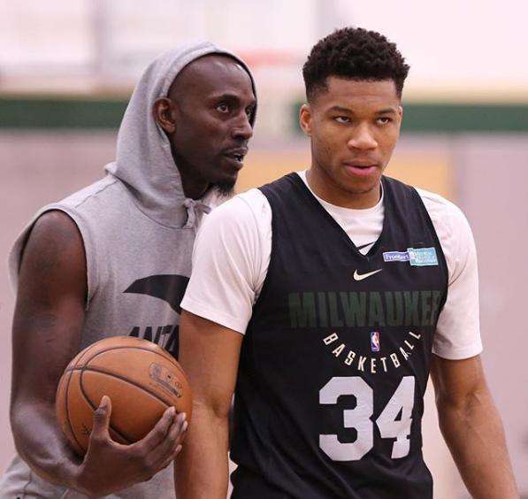 正在通过每 正在通过每