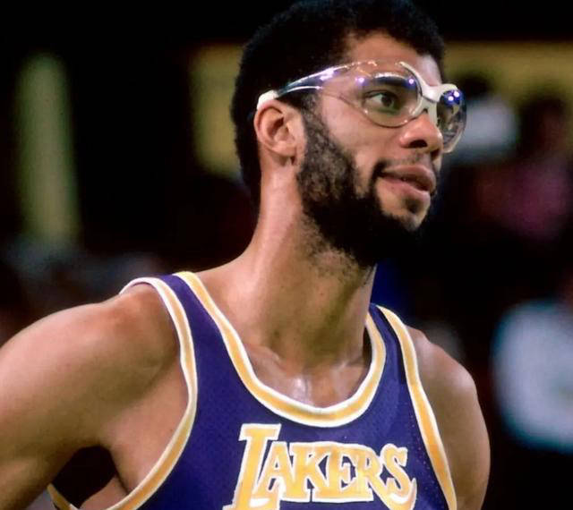 侧接球后内 侧接球后内